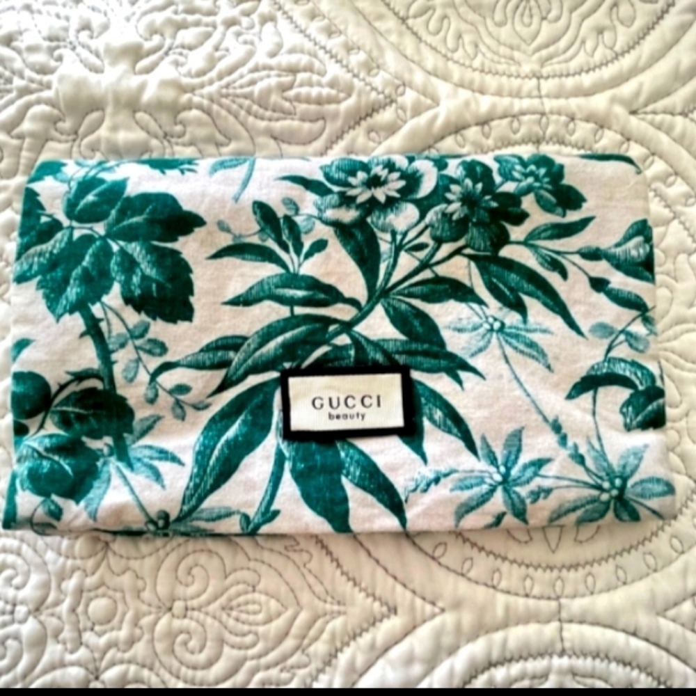 GUCCI MAKEUP BAG